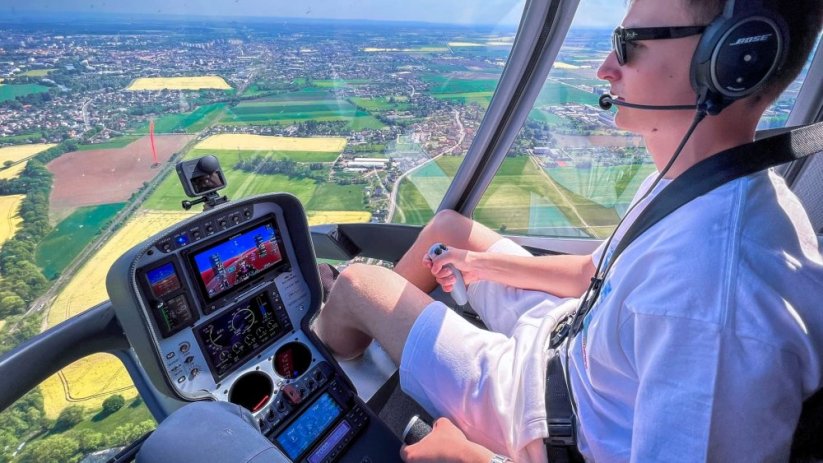 Pilotem vrtulníku Cabri G2 na zkoušku - Délka letu: 20 min